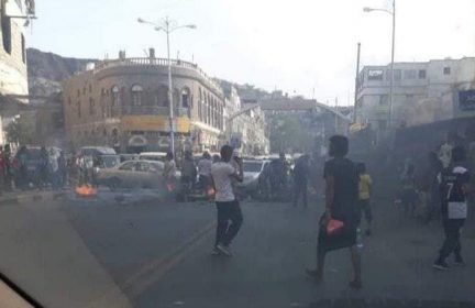 دعوات شعبيّة في عدن لطرد حكومة المرتزقة الفاسدة ورفض ما يسمى “اتّفاق الرياض”