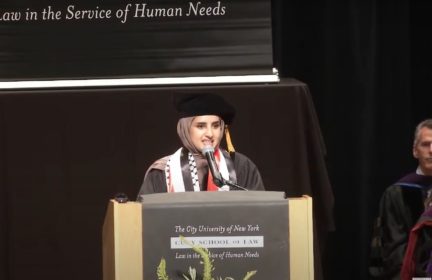 طالبةٌ يمنية تثير ضجةً في جامعة نيويورك لهجومها ضد الإمبريالية والصهيونية