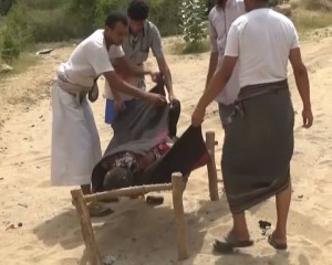 صور استهداف العدوان مسافرين في شدا و رازح (9)