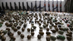 ضبط خلية بحوزتها اسلحة في العاصمة صنعاء (7)