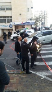 بالصور.. طعن إسرائيلي بالقدس واعتقال المنفذ2