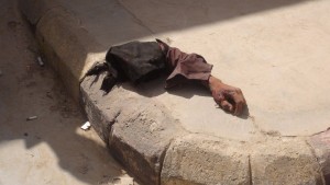 جريمة العدوان باستهداف منزل مواطن في قرية الملحاء-الحدا-ذمار (6)