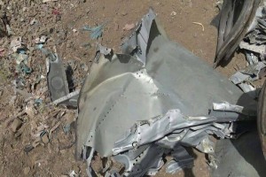 حطام طائرة استطلاع محافظة إب (2)