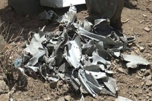 حطام طائرة استطلاع محافظة إب (6)