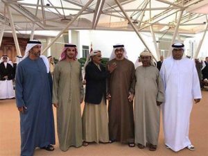 شيخُ محافظة أرخبيل سقطرى سليمان بن ذي عبيدهل بن كلشات، إلى جانب محمد بن زايد ومجموعة من الضباط والمسئولين الإماراتيين