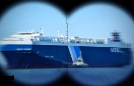 الإعلام العبري: الحصارُ اليمني أفقد “إسرائيل” مركَــزَها في خارطة التجارة البحرية